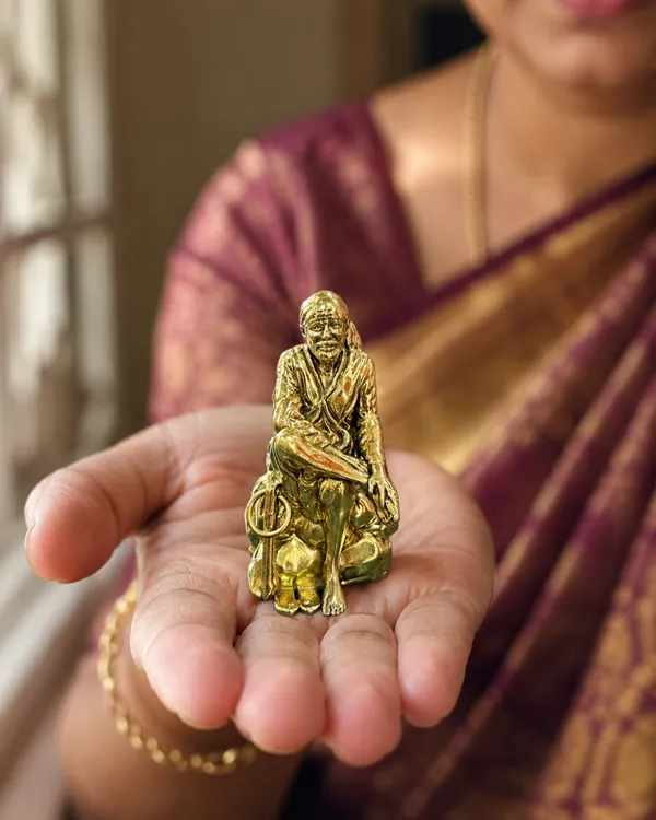 Brass_Sai_Baba_Idol_–_Sacred_Brass_Statue_for_Home_Temple_&_Spiritual_Decor