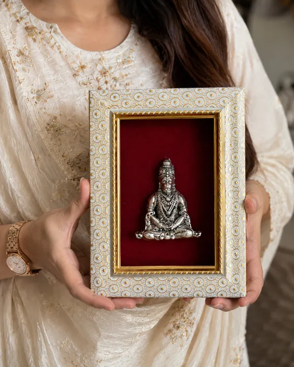 Hanuman_Sitting_Brass_Idol_Frame_with_Velvet_Background_|_8x6_Inch_|_Religious_Gift_|_Home_Mandir_Decor