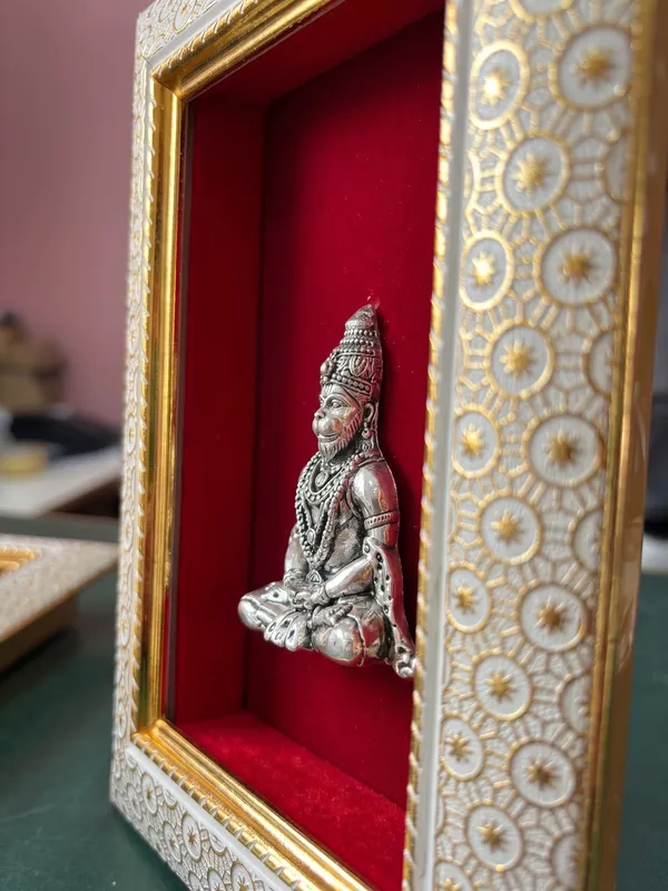 Hanuman_Sitting_Brass_Idol_Frame_with_Velvet_Background_|_8x6_Inch_|_Religious_Gift_|_Home_Mandir_Decor