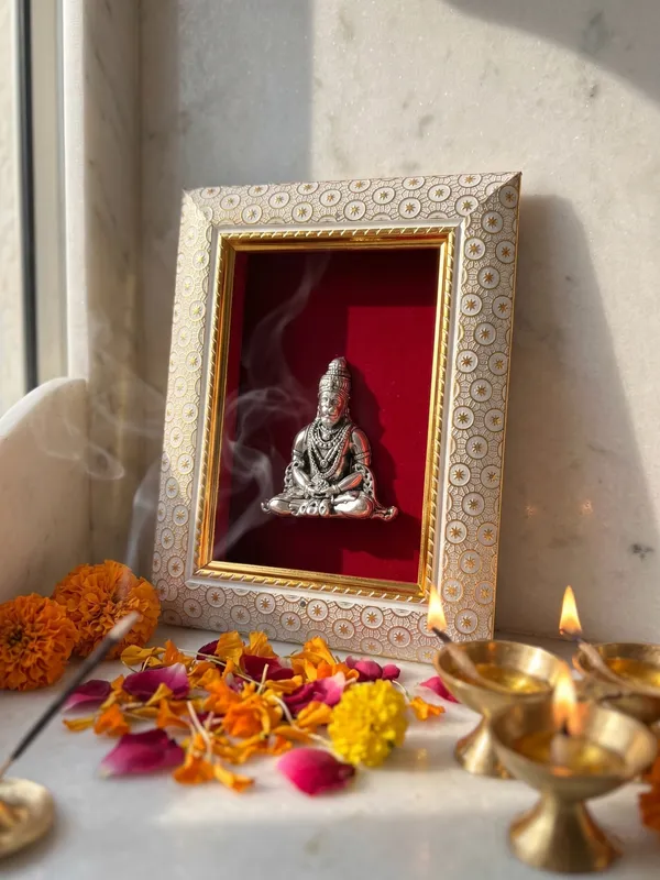 Hanuman_Sitting_Brass_Idol_Frame_with_Velvet_Background_|_8x6_Inch_|_Religious_Gift_|_Home_Mandir_Decor