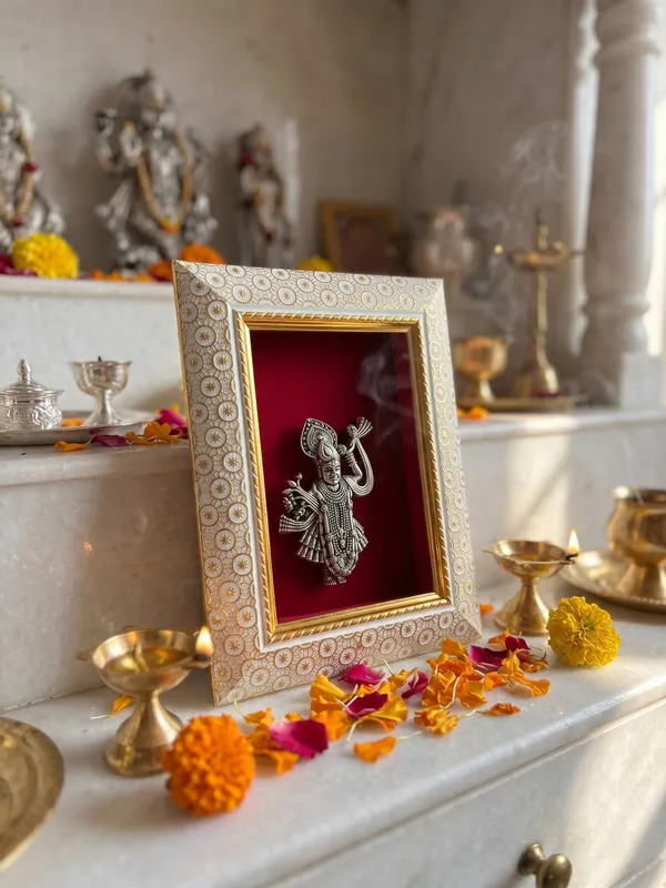 Lord_Shreenath_Shrinath_Brass_Idol_Frame_with_Velvet_Background_|_8x6_Inch_|_Religious_Gift_|_Home_Mandir_Decor