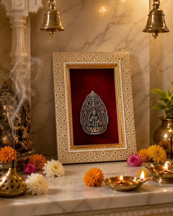 Maa_Lakshmi_Brass_Idol_Frame_with_Velvet_Background_|_8x6_Inch_|_Religious_Gift_|_Home_Mandir_Decor