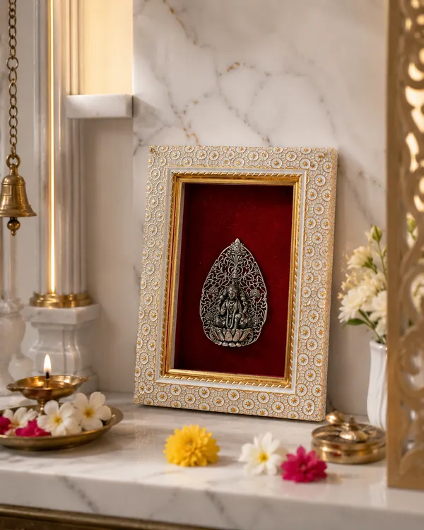 Maa_Lakshmi_Brass_Idol_Frame_with_Velvet_Background_|_8x6_Inch_|_Religious_Gift_|_Home_Mandir_Decor