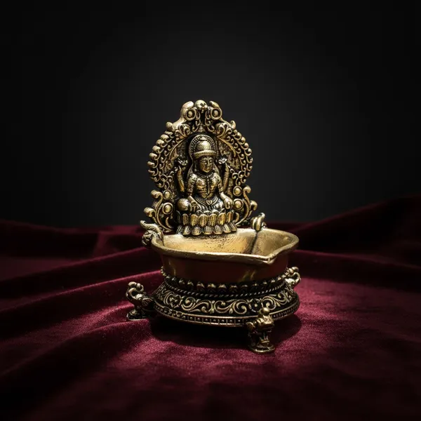 Brass_Goddess_Lakshmi_Diya_-_Decorative_Oil_Lamp_With_Ornate_Prabhavali