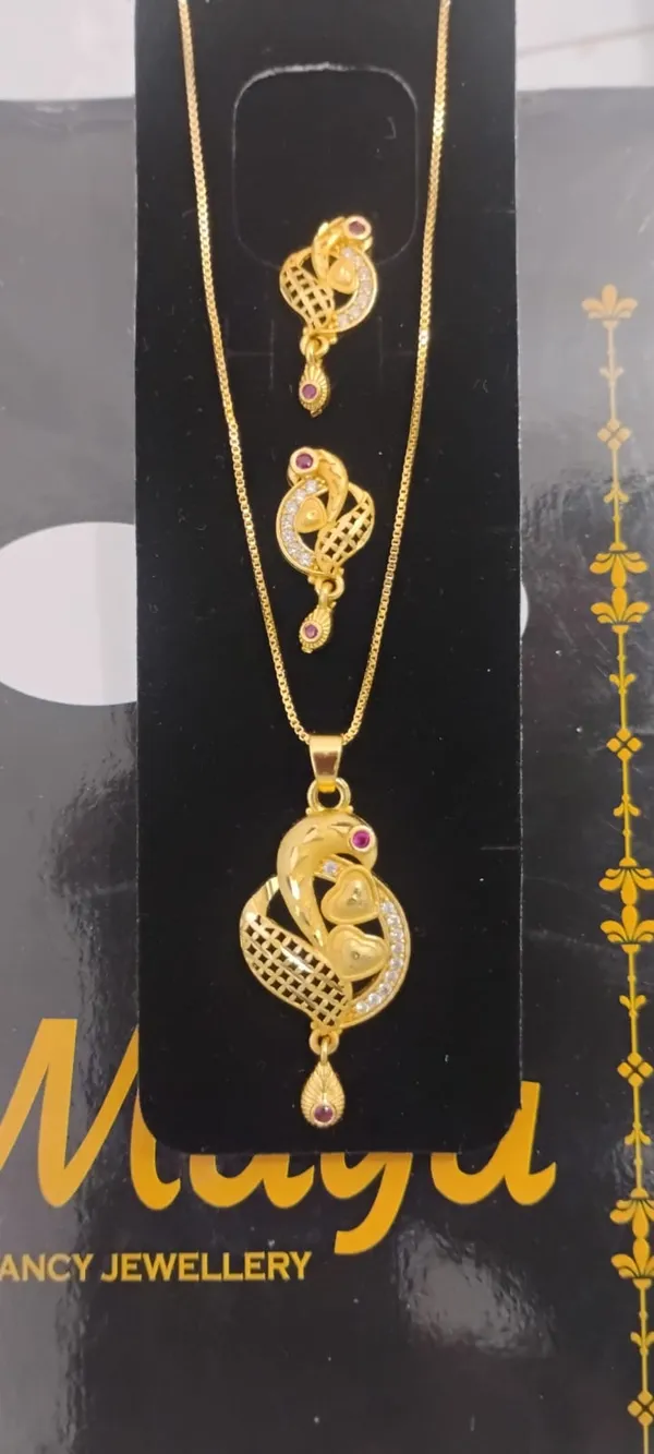 Golden_Peacock_Pendant_Necklace_Set_With_Earrings
