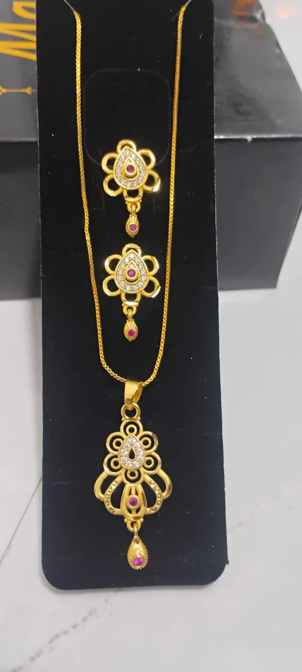 Gold_Plated_Floral_Pendant_Necklace_Set_With_Matching_Earrings
