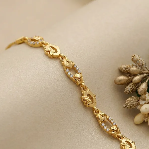 Elegant_Gold_Toned_Chain_Bracelet