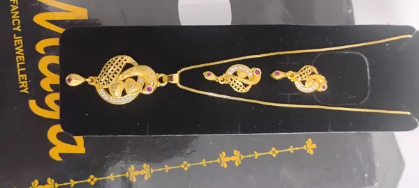 Golden_Peacock_Pendant_Necklace_Set_With_Earrings