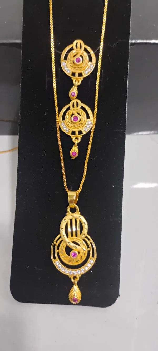 Elegant_Gold_Plated_Necklace_Set_With_Pink_Stones_And_Pendant