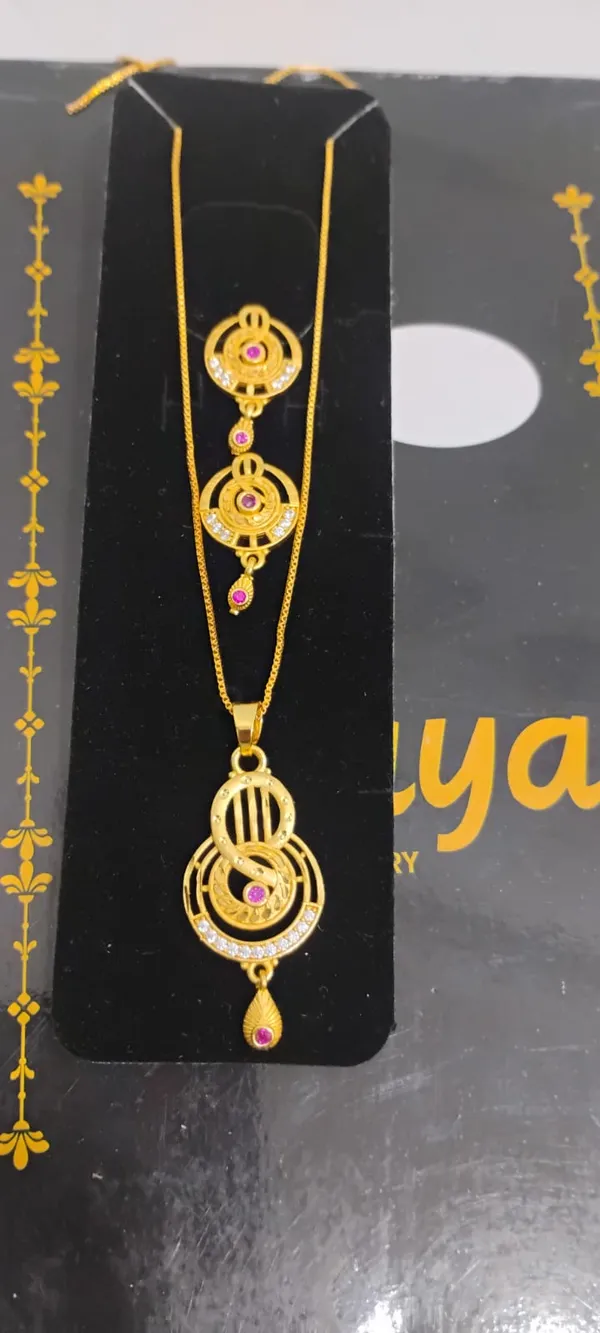 Elegant_Gold_Plated_Necklace_Set_With_Pink_Stones_And_Pendant