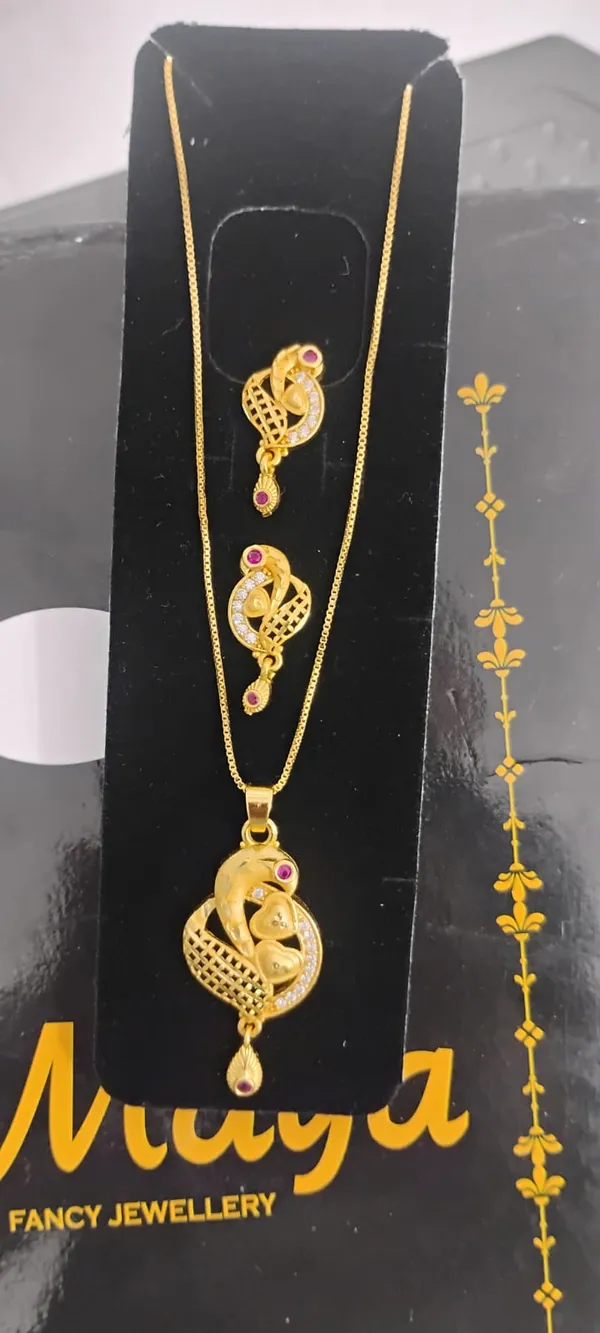 Golden_Peacock_Pendant_Necklace_Set_With_Earrings