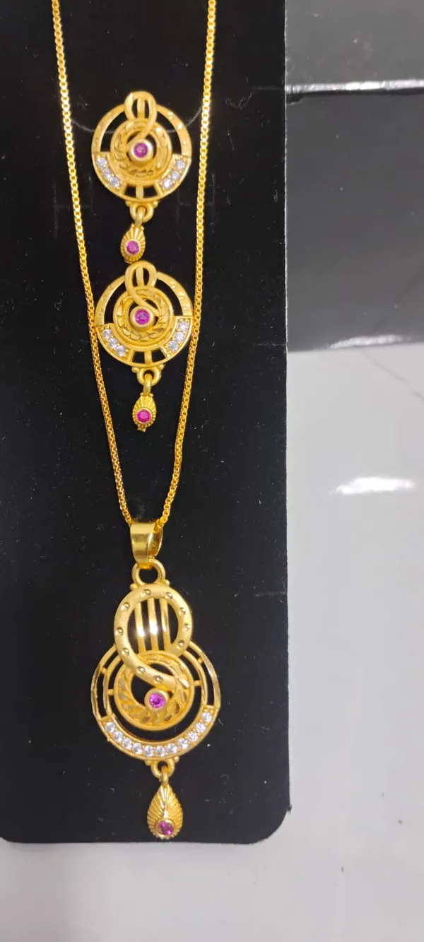 Elegant_Gold_Plated_Necklace_Set_With_Pink_Stones_And_Pendant