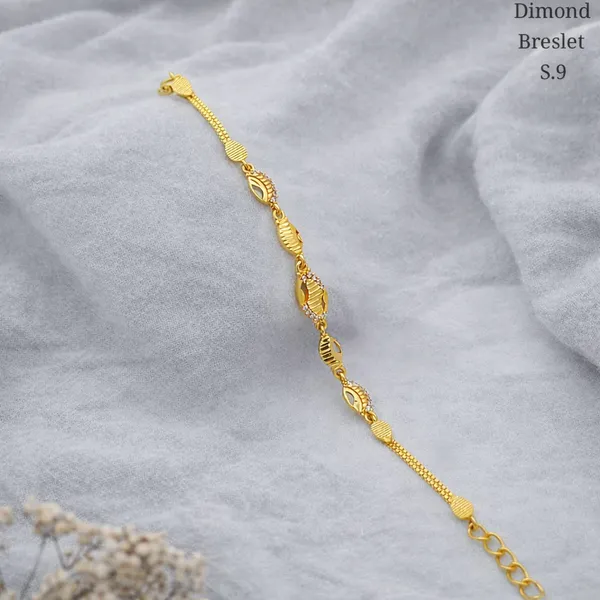 Elegant_Gold_Toned_Chain_Bracelet