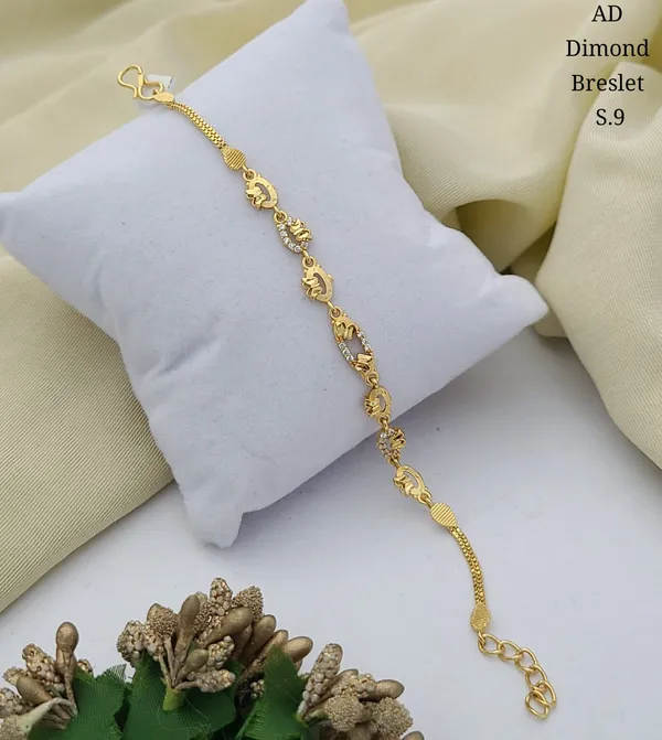 Elegant_Gold_Toned_Chain_Bracelet