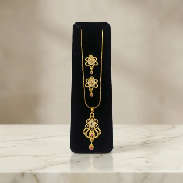 Gold_Plated_Floral_Pendant_Necklace_Set_With_Matching_Earrings