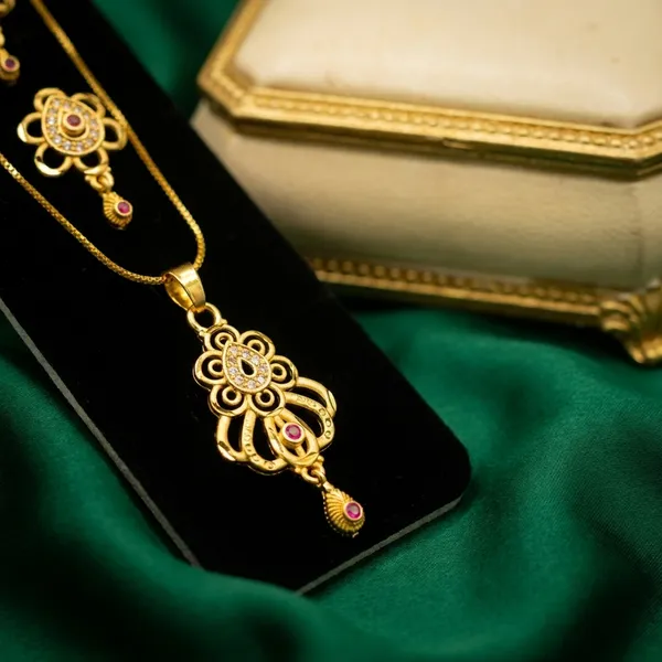 Gold_Plated_Floral_Pendant_Necklace_Set_With_Matching_Earrings