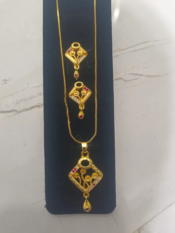 Traditional_Gold_Plated_Peacock_Design_Pendant_Necklace_Set_With_Matching_Earrings