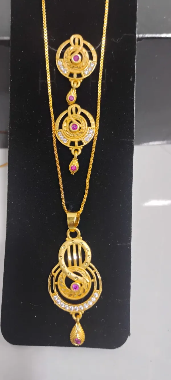 Elegant_Gold_Plated_Necklace_Set_With_Pink_Stones_And_Pendant
