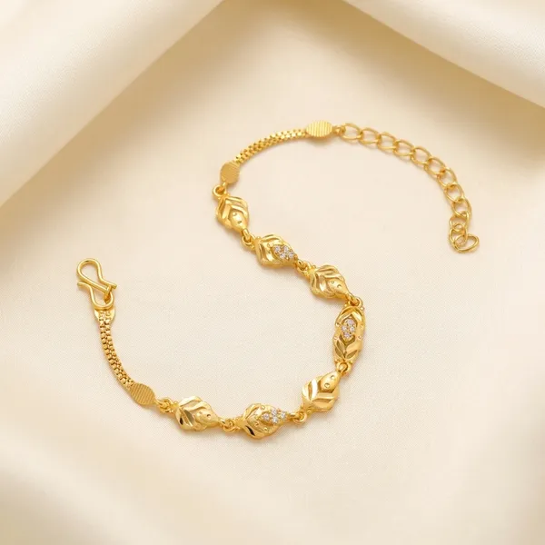 Elegant_Gold_Toned_Chain_Bracelet