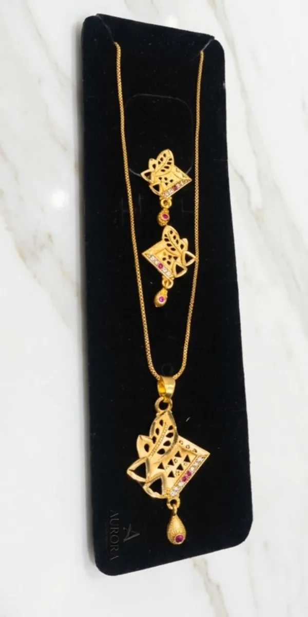 Traditional_Gold_Toned_Mangalsutra_Necklace_Set_With_Earrings