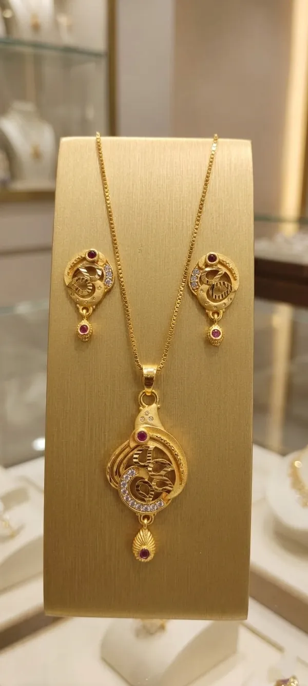 Gold_Plated_Pendant_Necklace_Set_With_Intricate_Design_And_Matching_Earrings