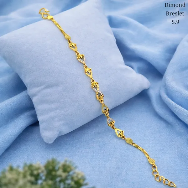Elegant_Gold_Toned_Chain_Bracelet
