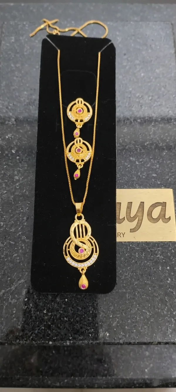 Elegant_Gold_Plated_Necklace_Set_With_Pink_Stones_And_Pendant