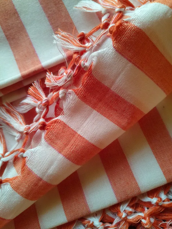 Dull_Chader_Orange_Strip_Ac_Comforter