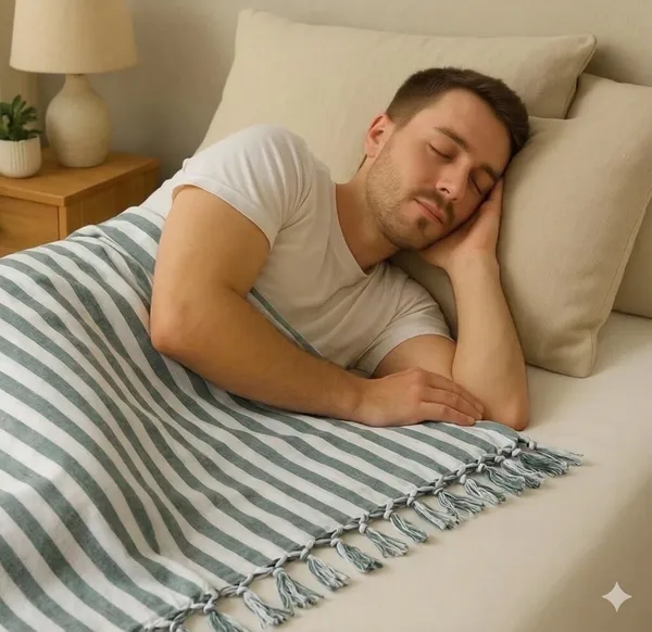 Grey_Strip_Lightweight_Yet_Warm_Ac_Comforter