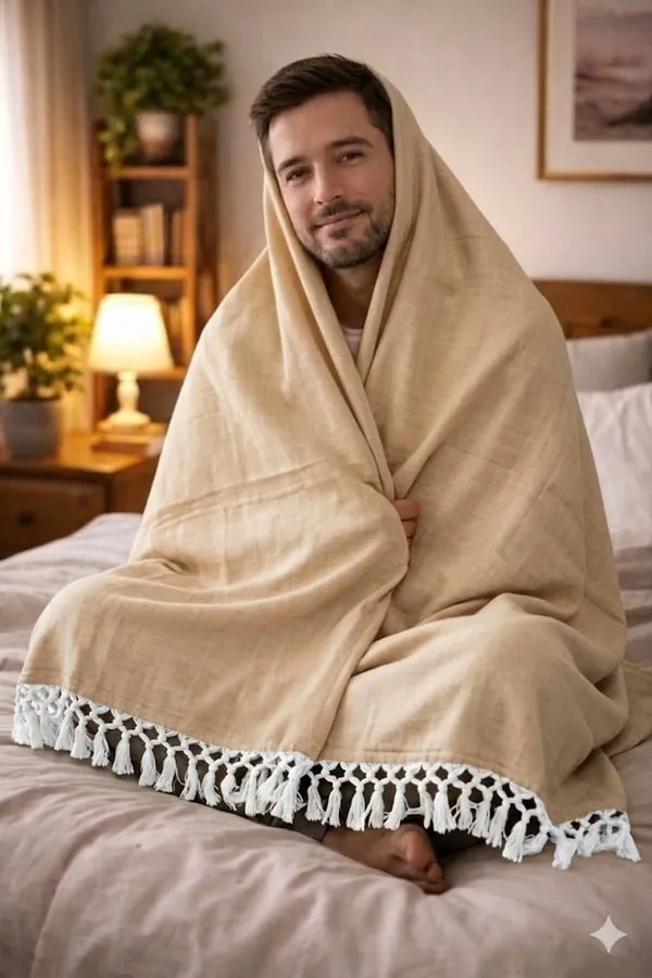 Off_White_Lightweight_Yet_Warm_Ac_Comforter