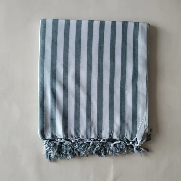 Grey_Strip_Lightweight_Yet_Warm_Ac_Comforter