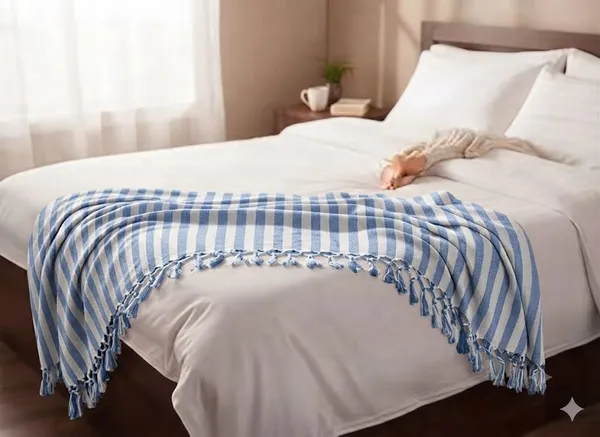 Blue_Strip_Lightweight_Yet_Warm_Ac_Comforter