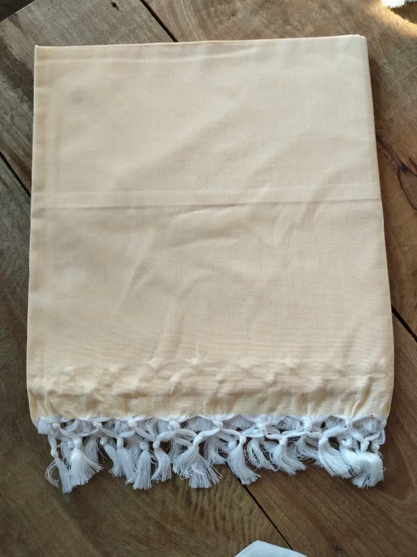 Off_White_Lightweight_Yet_Warm_Ac_Comforter