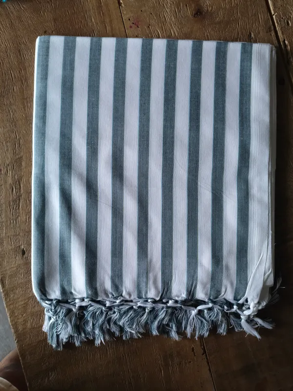 Grey_Strip_Lightweight_Yet_Warm_Ac_Comforter
