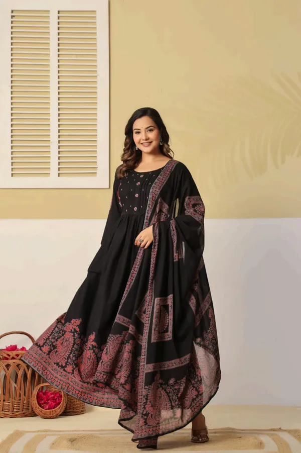 Anarkali_Dress_Black_Embroidered_With_Dupatta
