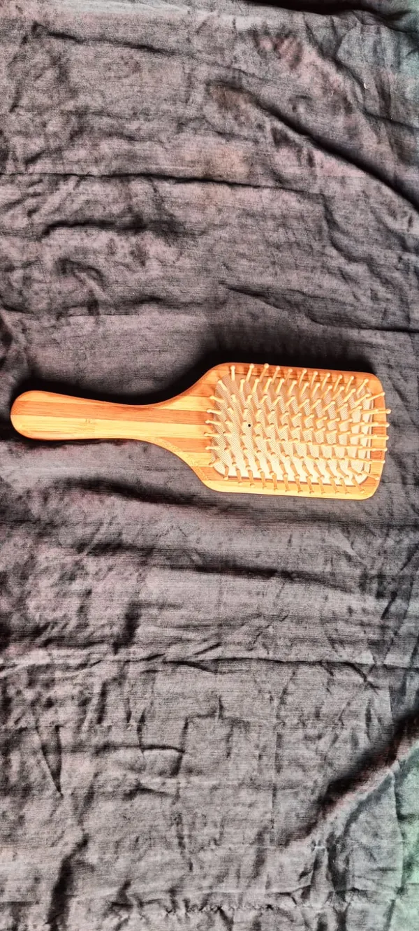 Bamboo_Paddle_Hairbrush_With_Bamboo_Bristles