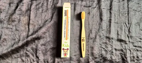 Eco_Friendly_Bamboo_Toothbrush_For_Kids_With_Soft_Bristles_Pack_Of_8