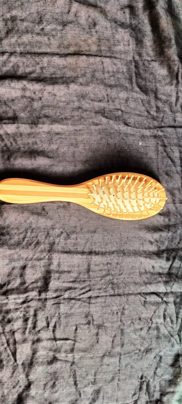 Bamboo_Hair_Brush_With_Wooden_Pins_Natural_Paddle_Brush_For_Detangling_And_Scalp_Massage