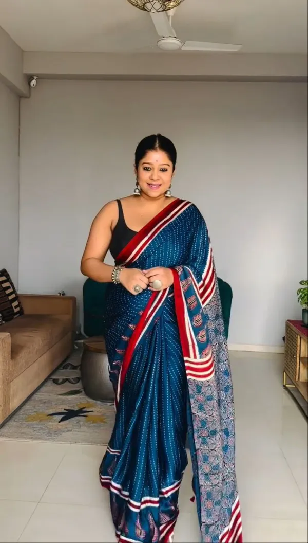 Blue_Bandhani_Print_With_Floral_Embroidery_Cotton_Silk_Saree_For_Women