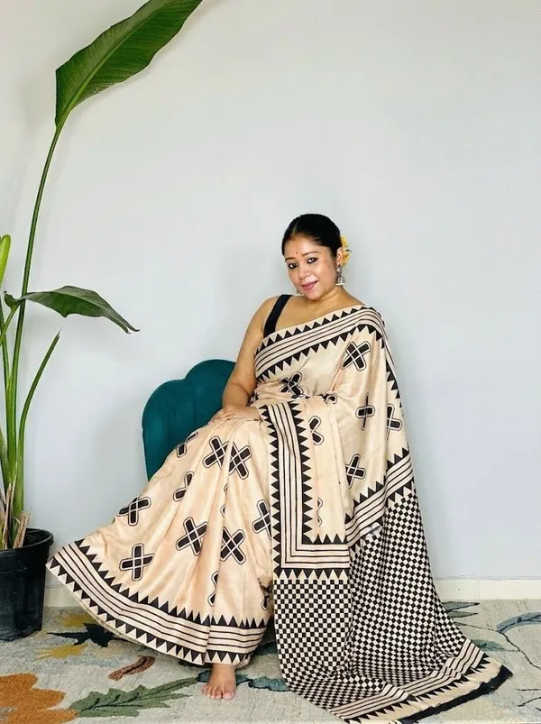 Cream_Geometric_Print_Cotton_Silk_Saree_For_Women