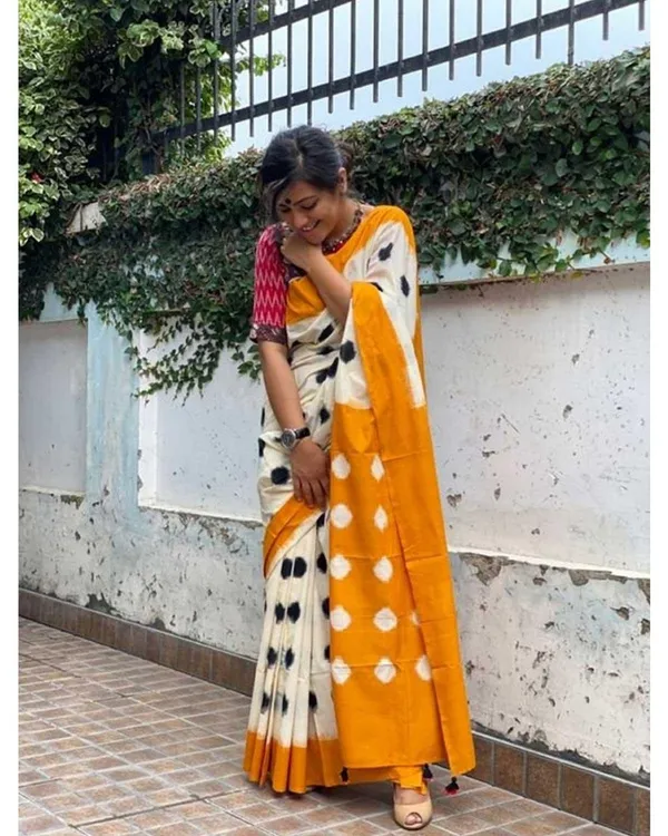 Yellow_And_White_Polka_Dots_Ikat_Cotton_Silk_Saree_For_Women