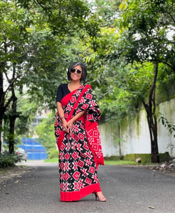 Red_And_Black_Geometric_Ikat_Inspired_Cotton_Silk_Saree_For_Women