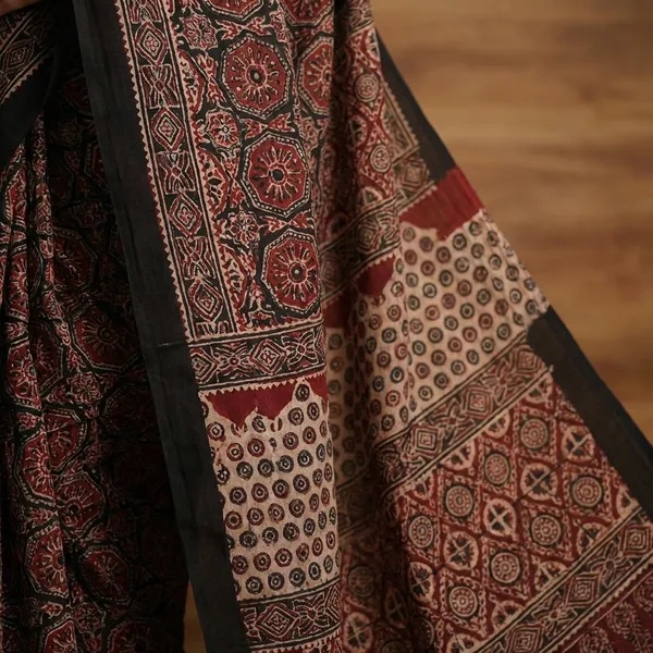 Black_And_Red_Floral_And_Geometric_Printed_Cotton_Silk_Saree_For_Women