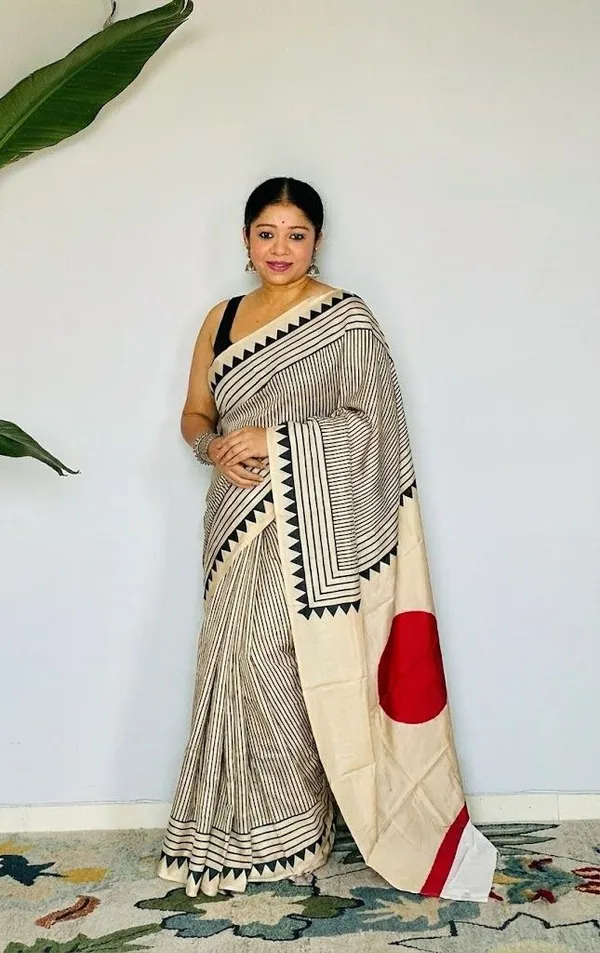 Cream_Striped_And_Geometric_Cotton_Silk_Saree_For_Women