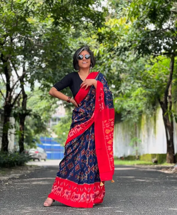 Blue_And_Red_Floral_Print_Cotton_Silk_Saree_For_Women