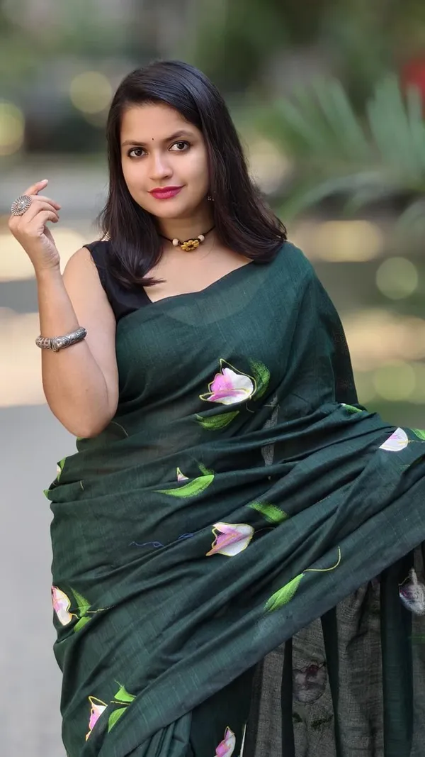 Yellow_Embroidered_Premium_Saree_For_Women