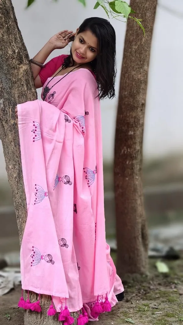 Light_Pink_Striped_And_Geometric_Print_And_Embroidered_And_Solid_And_Plain_And_Woven_Premium_Saree_For_Women