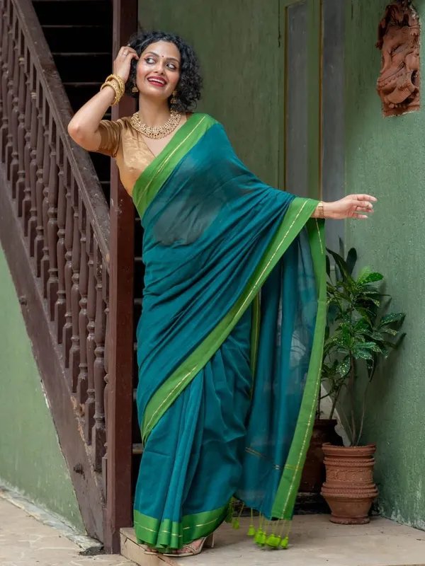 Maroon_Woven_Premium_Saree_For_Women