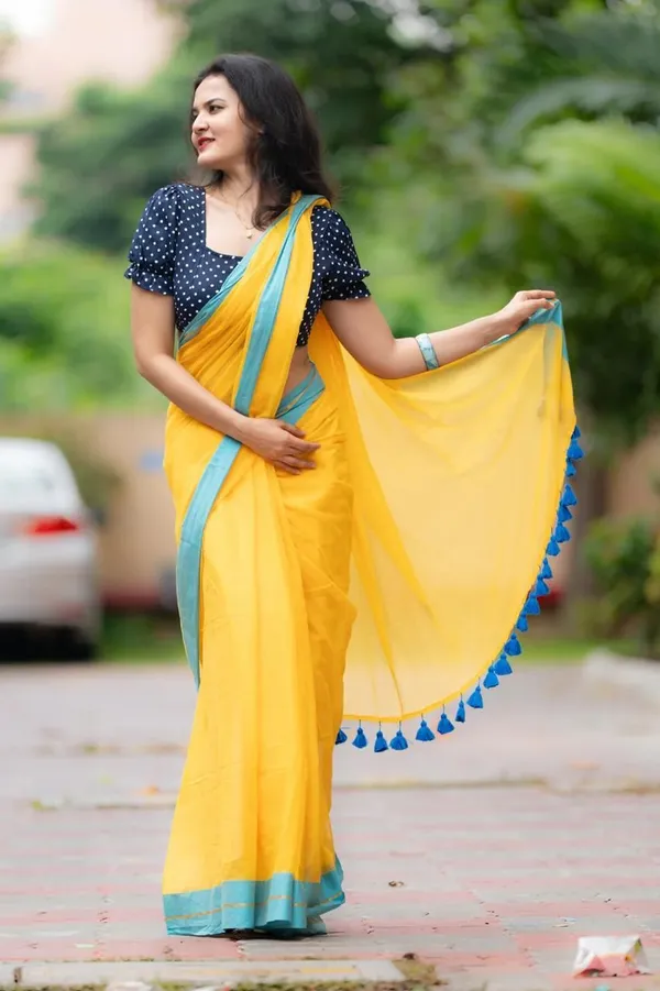 Maroon_Geometric_Print_And_Woven_Premium_Saree_For_Women