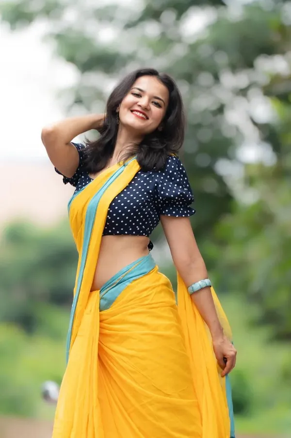 Maroon_Geometric_Print_And_Woven_Premium_Saree_For_Women